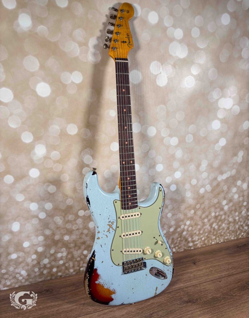 Fender Custom Shop 1960 Stratocaster Aged Sonic Blue over 3-Color Sunburst Heavy Relic