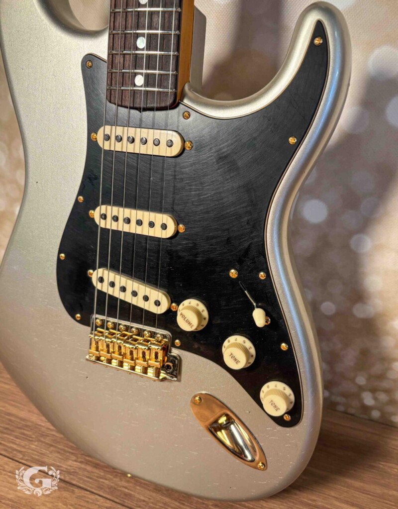 Fender Custom Shop Limited 1965 Dual-Mag Strat Aged Inca Silver