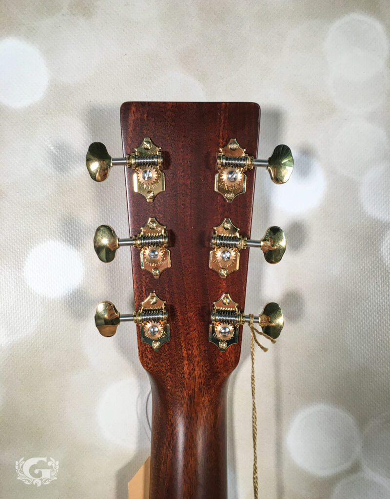 Martin D-28 Modern Deluxe