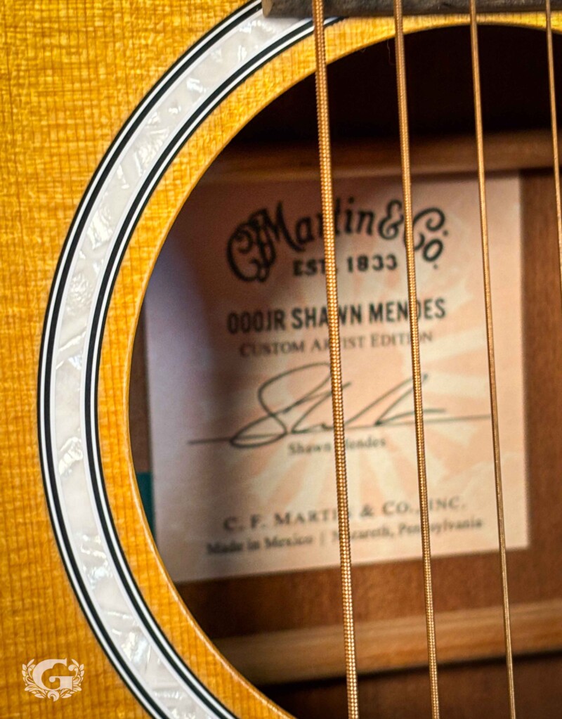 Martin 000JR-10E Shawn Mendes Signature