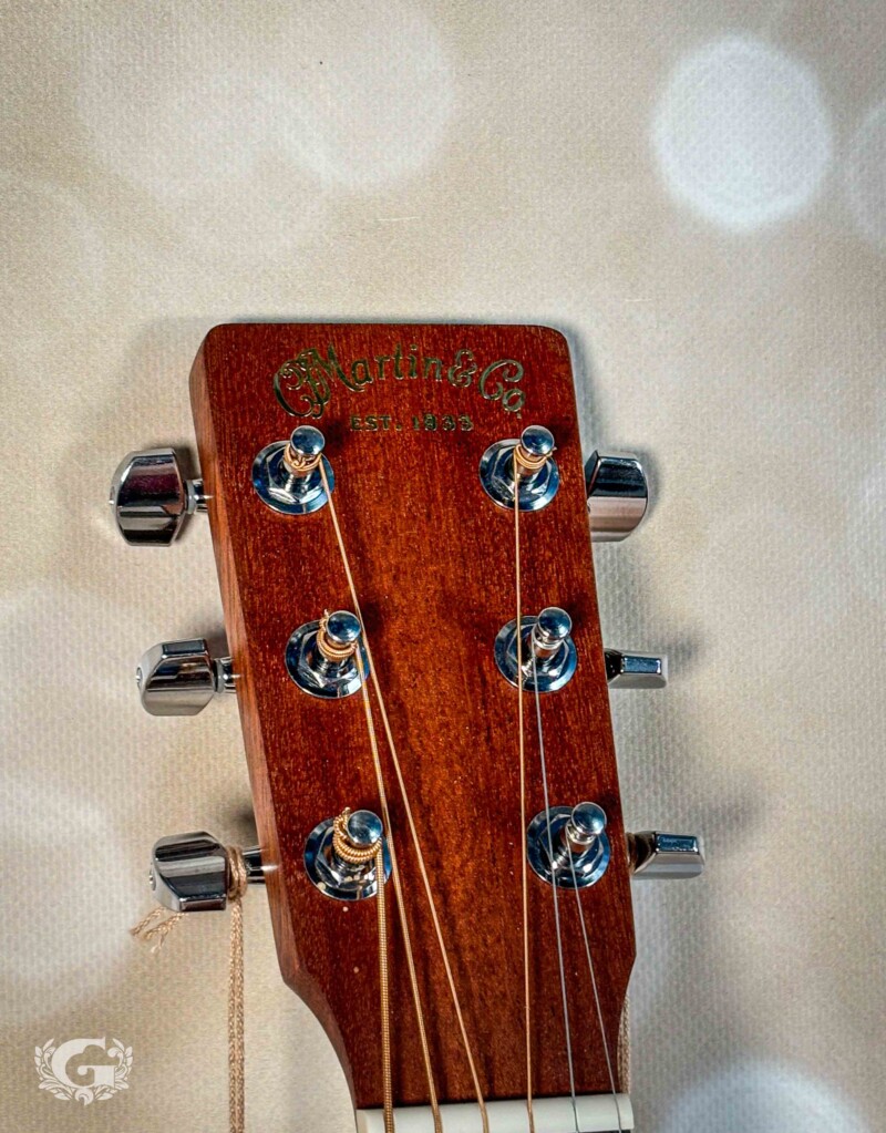 Martin 000JR-10E Shawn Mendes Signature