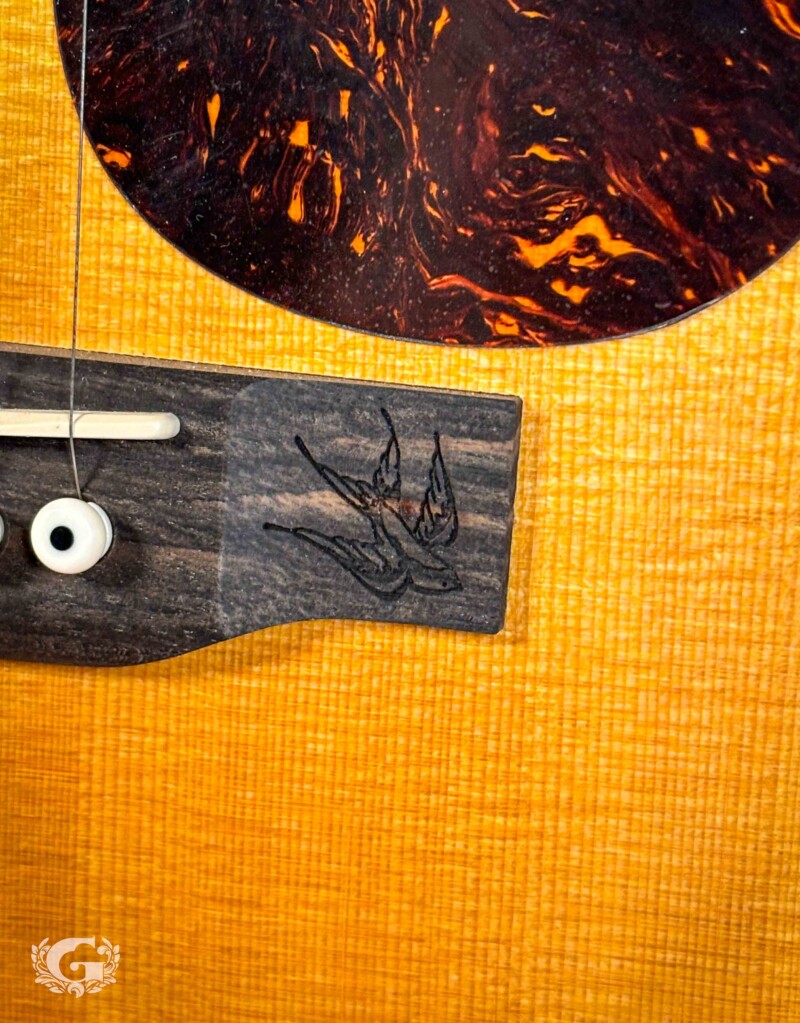 Martin 000JR-10E Shawn Mendes Signature