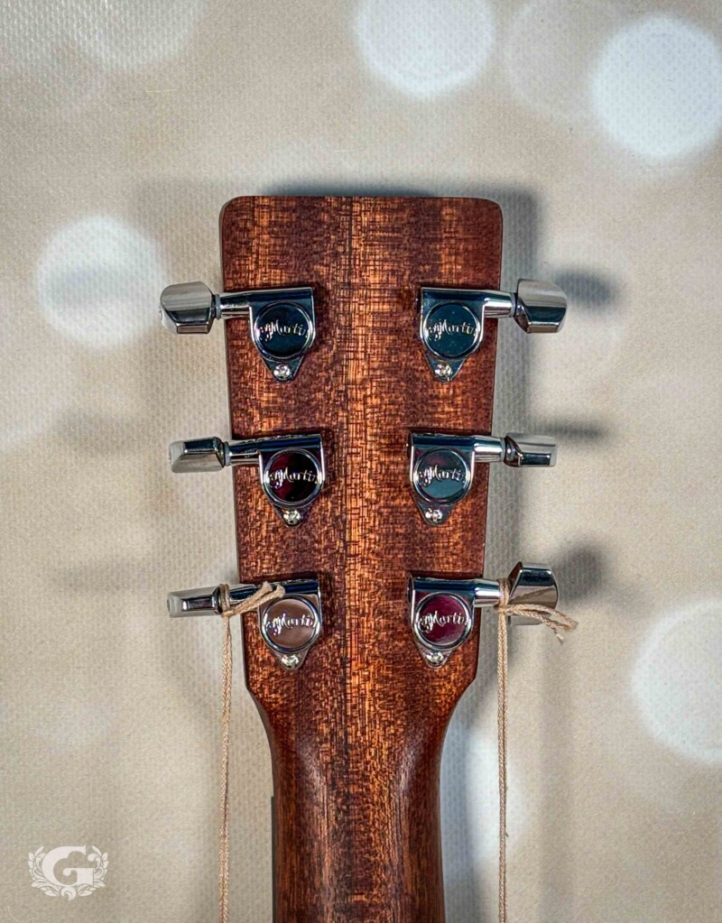 Martin 000JR-10E Shawn Mendes Signature