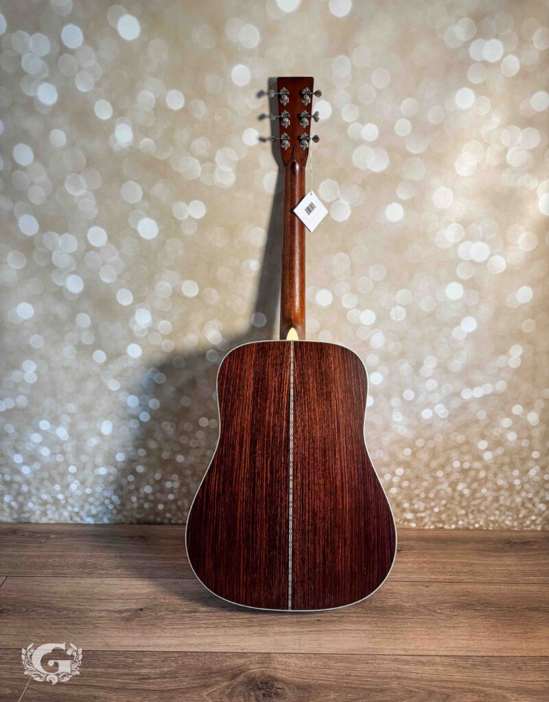 Martin D-28 Street Legend