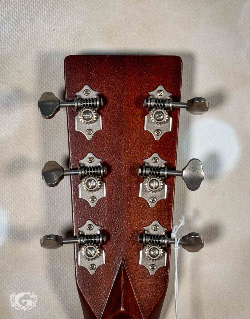 Martin D-28 Street Legend