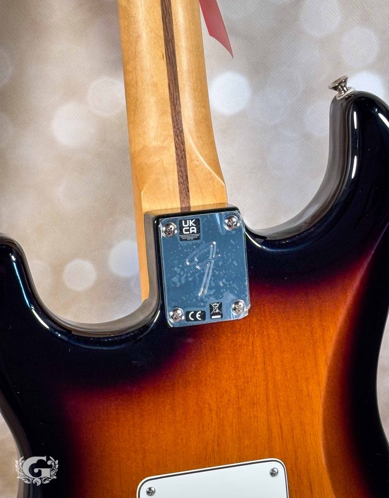 Fender 70th Anniversary Player Stratocaster 2-Color Sunburst MN