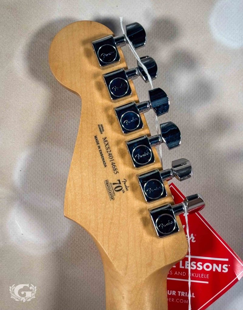 Fender 70th Anniversary Player Stratocaster 2-Color Sunburst MN